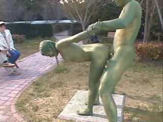 Azijke punca je a statue pridobivanje nekaj umazano video