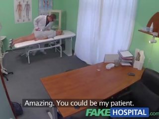 Fakehospital sales rep που πιάστηκε επί κάμερα χρησιμοποιώντας μουνί να πωλούν hungover healer pills. περισσότερο επί ushotcams